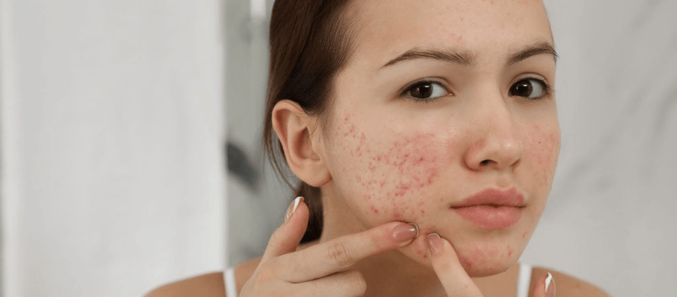 Essences & Treatments – Targeted treatments to repair and glow - Be Yours